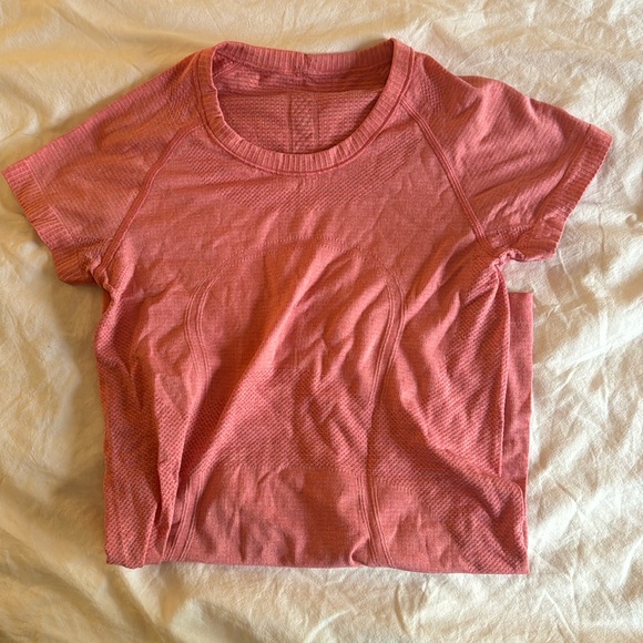 Lululemon pink short sleeve shirt - Picture 1 of 2